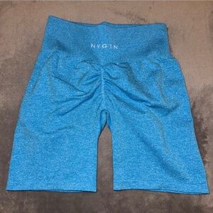NVGTN sz med scrunch shorts